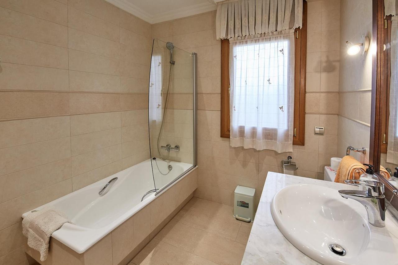Alojamiento Extrahotelero Casa Ernestina Castillo  Buitenkant foto