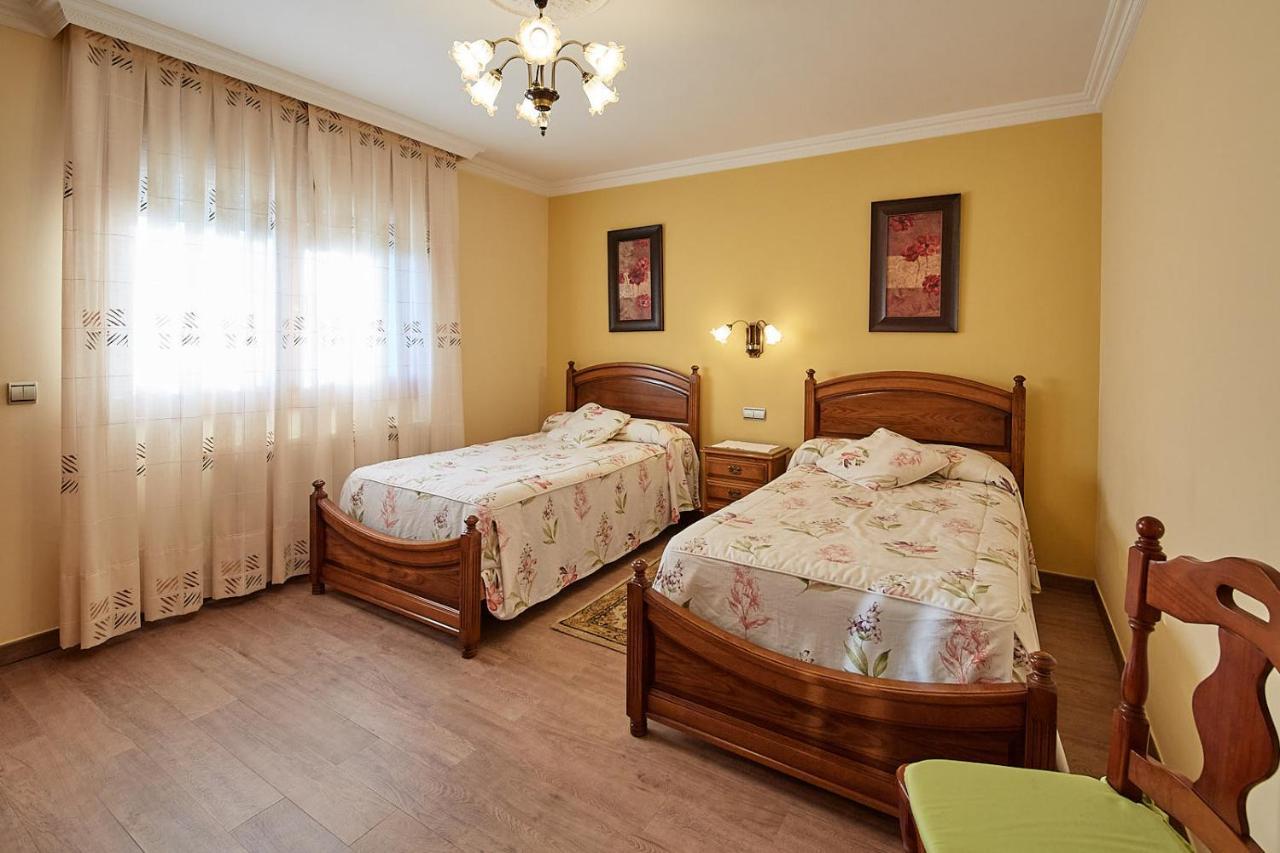 Alojamiento Extrahotelero Casa Ernestina Castillo  Buitenkant foto